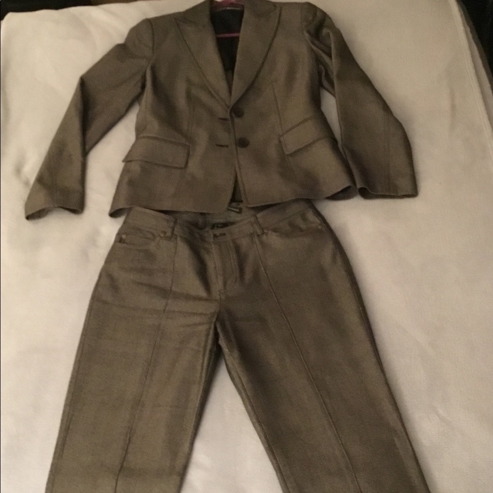 Linda Allard Ellen Tracy business/interview attire